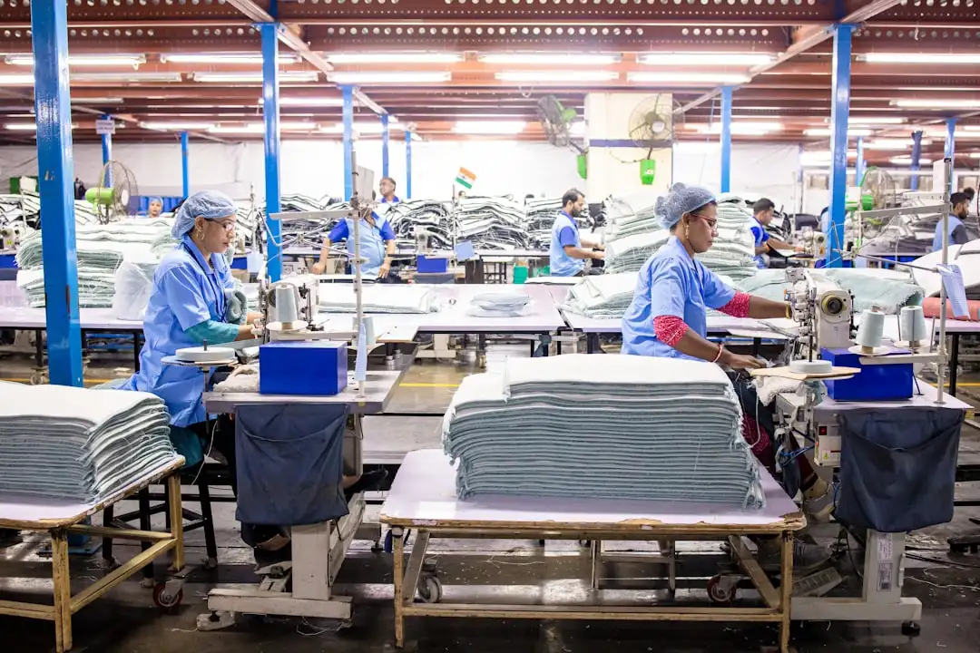 广州服装批发市场秋冬采购指南:钜臣服饰解析流行趋势与选品策略正文配图 2